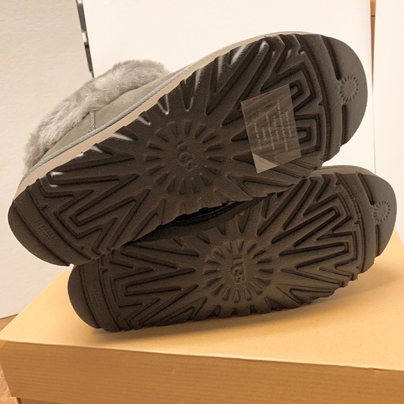 Last one❗️ UGG Classic Mini Fluff Sheepskin Bootie - Picture 11 of 13